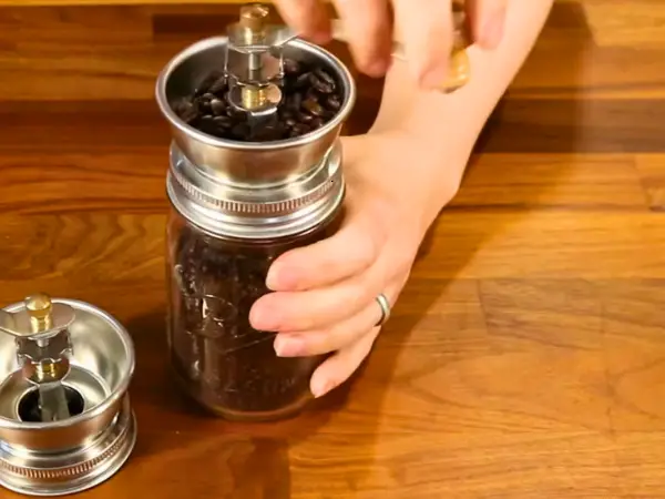 Grind Coffee Beans Spice Grinder Method 1