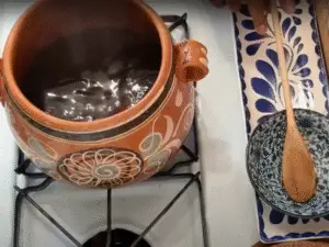 How to Make Café de Olla - Steep the Brew