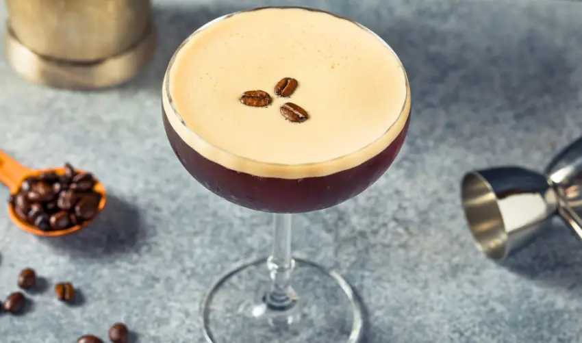 How to Make an Espresso Martini photo