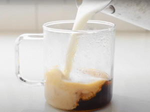 London Fog Latte Recipe - Pour and Combine
